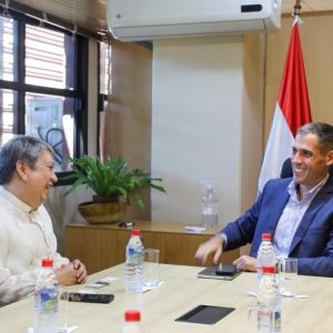 Empresario filipino interesado en establecer inversiones en el país