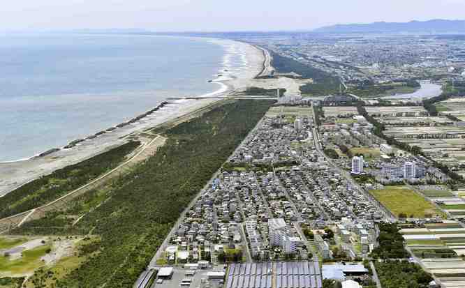 Mais de 400 km e 15 metros de altura: grande muralha antitsunami é construída no Japão para prevenir desastres como o de Fukushima 