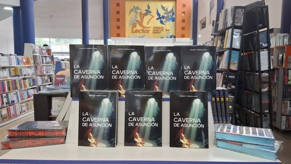 Periodista y docente lanza primera novela: La caverna de Asunción