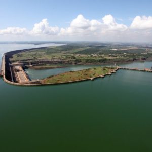 «Planta solar flotante es un desafío que puede redefinir rol de la Itaipu como generadora de energía»