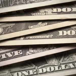 Dólar no fim de 2025 passa de R$ 5,85 para R$ 5,82, aponta Focus