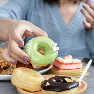 Nutricionista revela os hábitos alimentares que envelhecem a pele