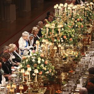 Rainha Elizabeth II cancela almoço de confraternização ‘por precaução’ após aumento de casos de Covid-19
