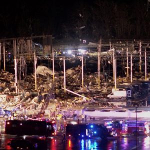 Tornado atinge sudeste dos EUA; governador do Kentucky fala em pelo menos 50 mortos