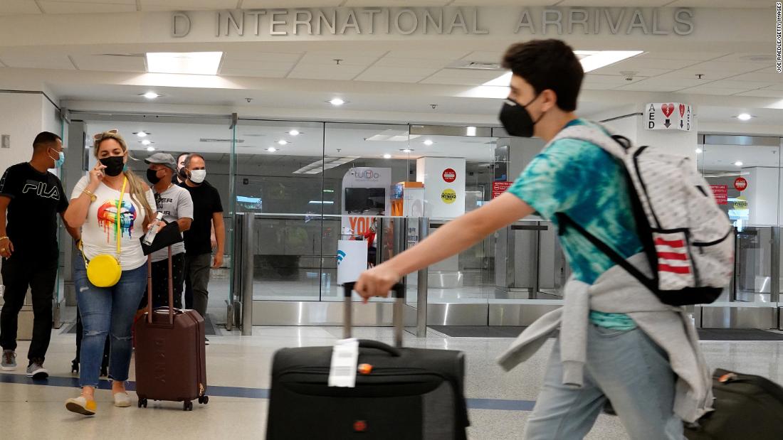 Estados Unidos endurece las medidas anticovid, incluidas las de los viajes desde el extranjero