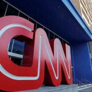 CNN cierra sus oficinas por el aumento de contagios de COVID-19