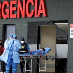 Ecuador alerta sobre riesgo de contagio comunitario de ómicron