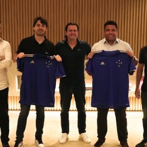 Ronaldo Fenômeno anuncia compra do Cruzeiro por R$ 400 milhões