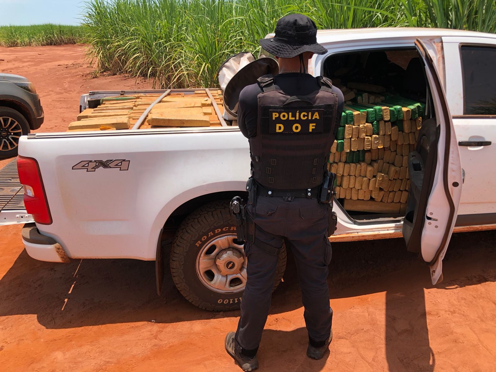 Camionete furtada em Santa Catarina foi apreendida pelo DOF com mais de uma tonelada de drogas
