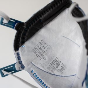Máscara PFF2 com elástico na cabeça é a que fornece maior nível de proteção contra Covid, aponta especialista