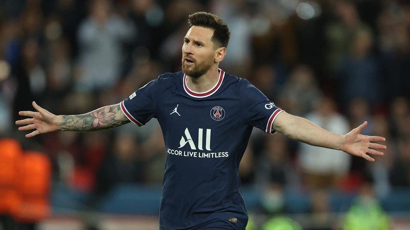 Messi e outros quatro jogadores do Paris Saint-Germain testam positivo para Covid