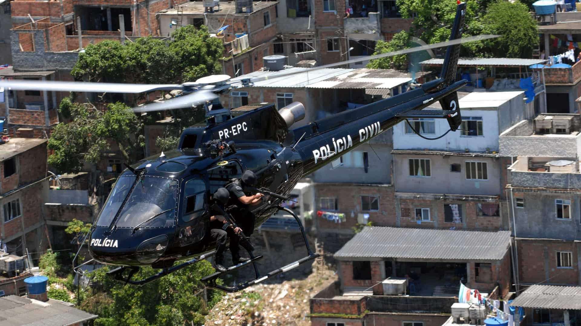 Polícia do Rio ocupa favela onde 28 foram mortos; ação substitui UPPs