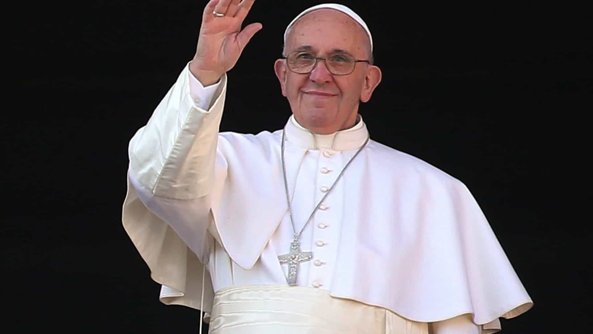 Em mensagem de Ano Novo, papa pede paz e condena violência contra mulher