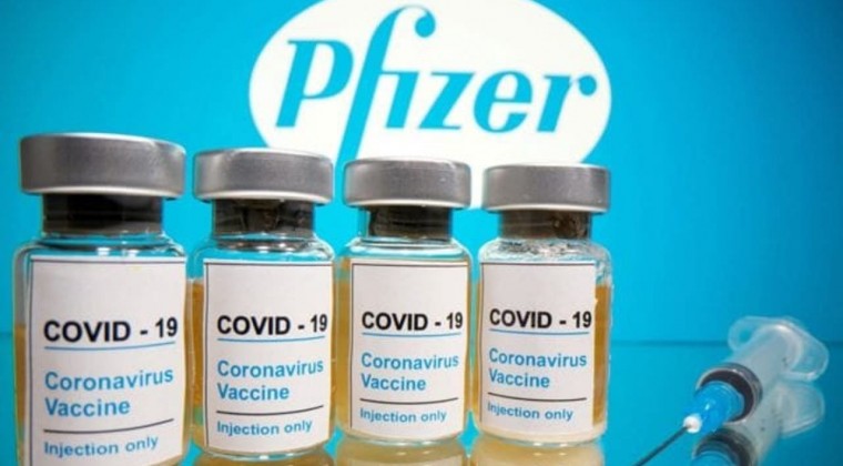 Pfizer dice que tendrá lista en marzo una nueva vacuna contra ómicron