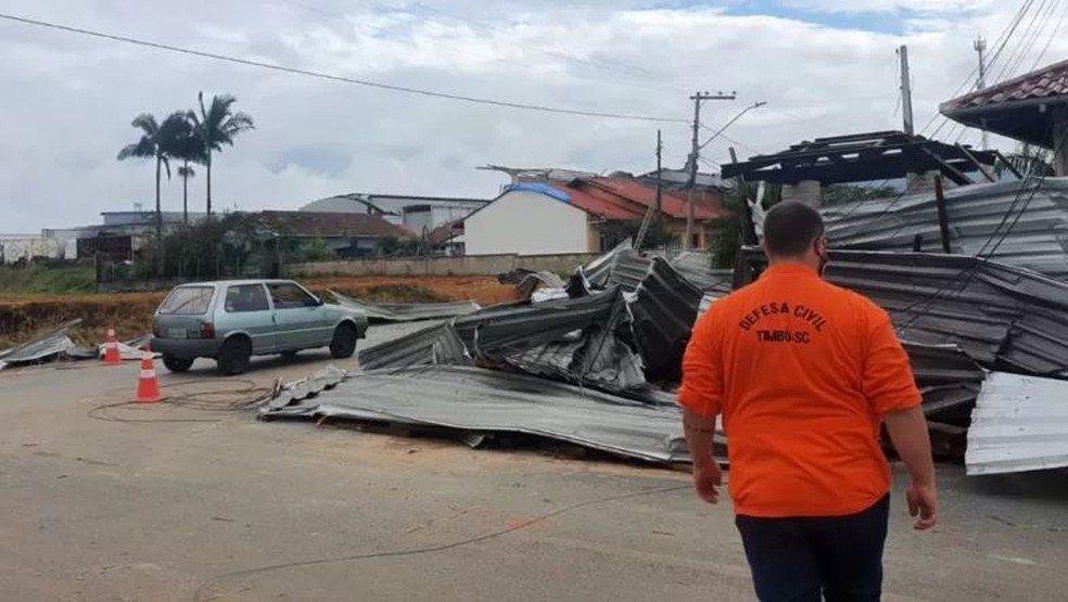 O que explica a passagem de tornado por Santa Catarina