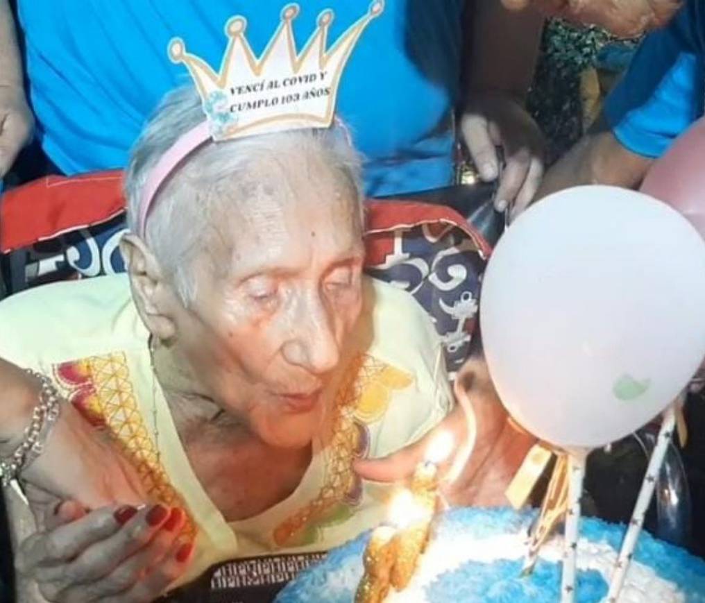 Abuelita cumplió 103 años: venció al COVID y hoy agradece su larga vida￼
