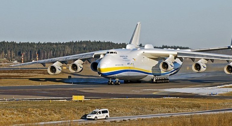 Ataque russo em Kiev destrói o Antonov Mriya, maior avião do mundo 