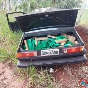 Após motorista perder a direção e bater, traficantes são presos com 372 kg de maconha em Amambai