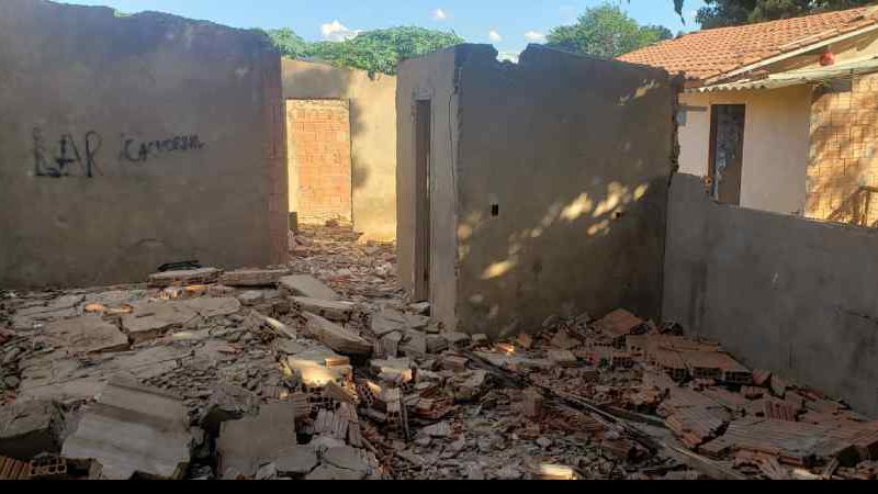 MS.Sem conseguir arcar com IPTU, idoso demole casa e acaba soterrado por muro no Tiradentes