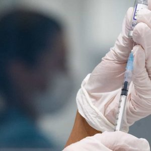 Brasil chega à marca de 70% da população vacinada com duas doses contra a covid