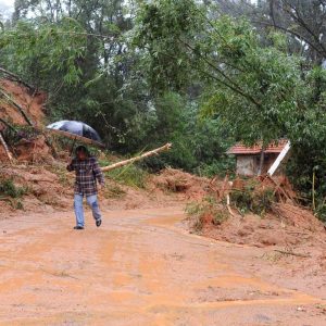 Chuva matou pelo menos 34 pessoas em Petrópolis, diz Defesa Civil
