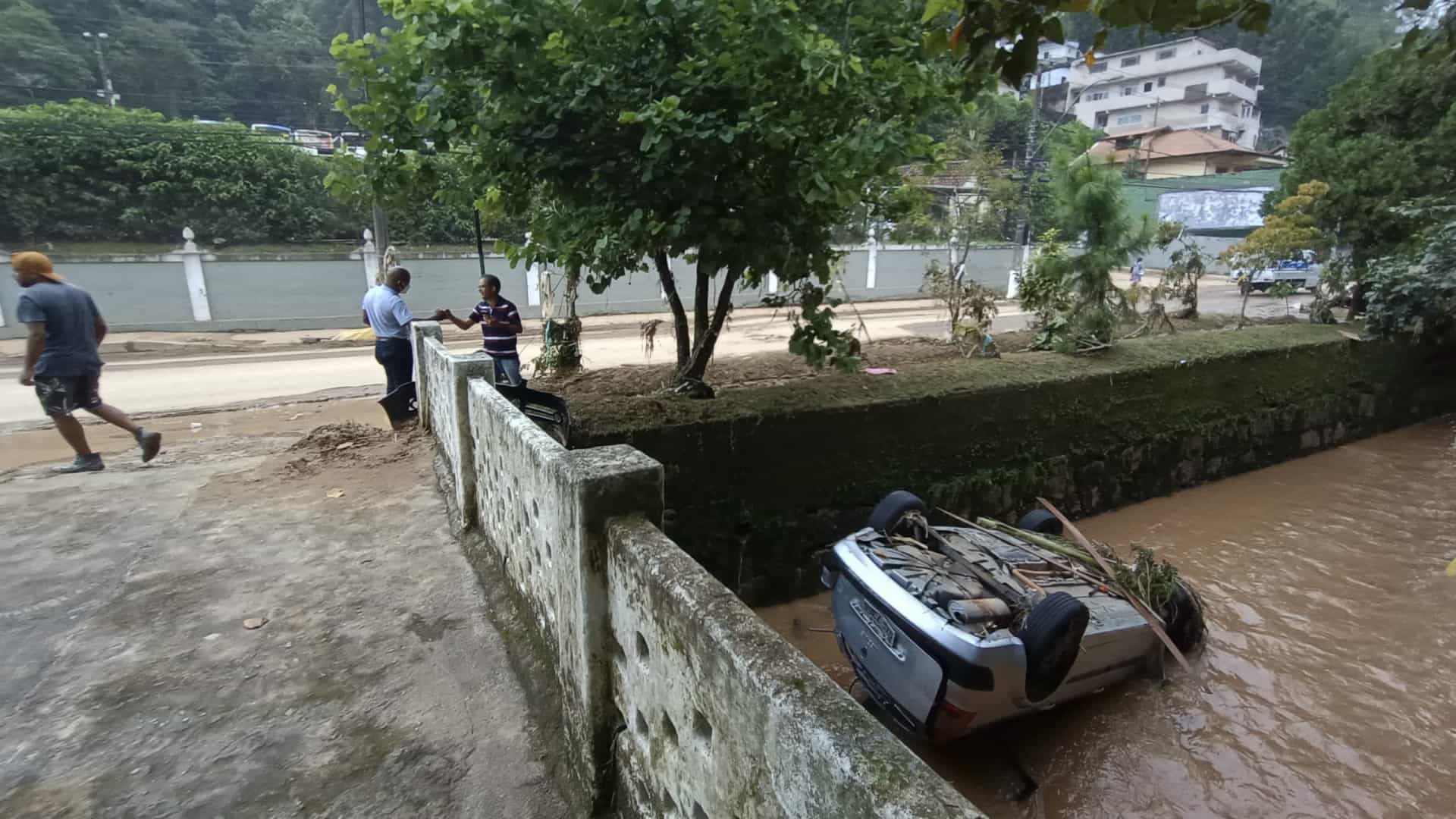 Graves inundaciones dejan más de 114 muertos en Brasil