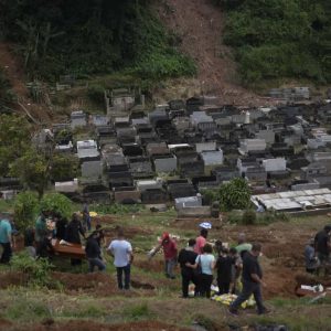 Petrópolis registra 197 mortos uma semana após temporal