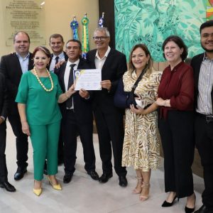 Vereadores aprovam projetos e homenageiam quem atua para o desenvolvimento de Ponta Porã