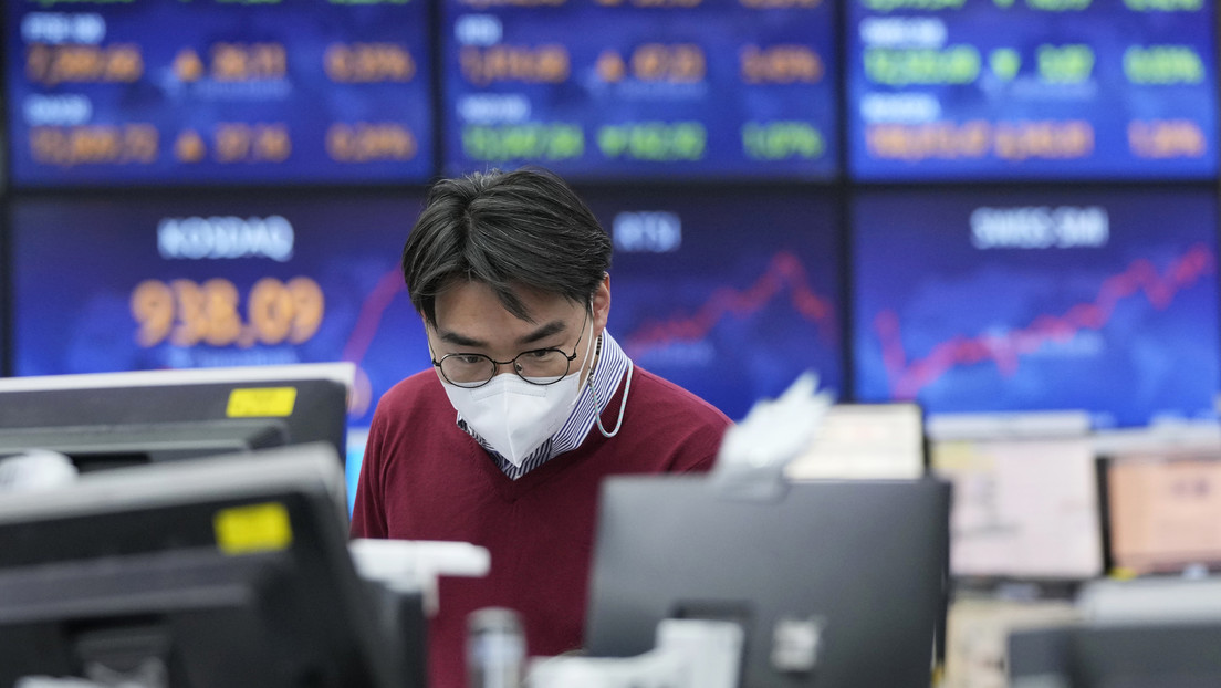 Las bolsas chinas caen ante el temor a sanciones, medidas regulatorias en EE.UU. y un nuevo brote de coronavirus￼￼