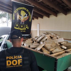 Veículo carregado com mais de 200 quilos de pasta base de cocaína foi apreendido pelo DOF