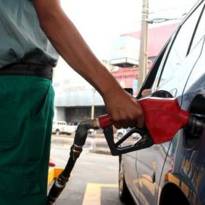 Precio del combustible subiría en breve, si no se aprueba el fondo