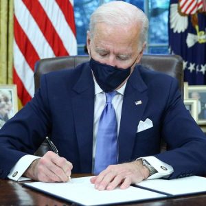 Biden anuncia proibição de importações de petróleo e gás da Rússia