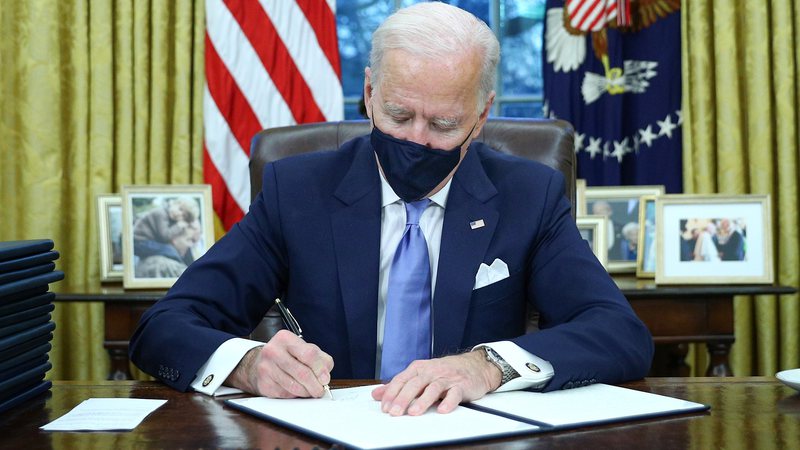 Biden anuncia proibição de importações de petróleo e gás da Rússia