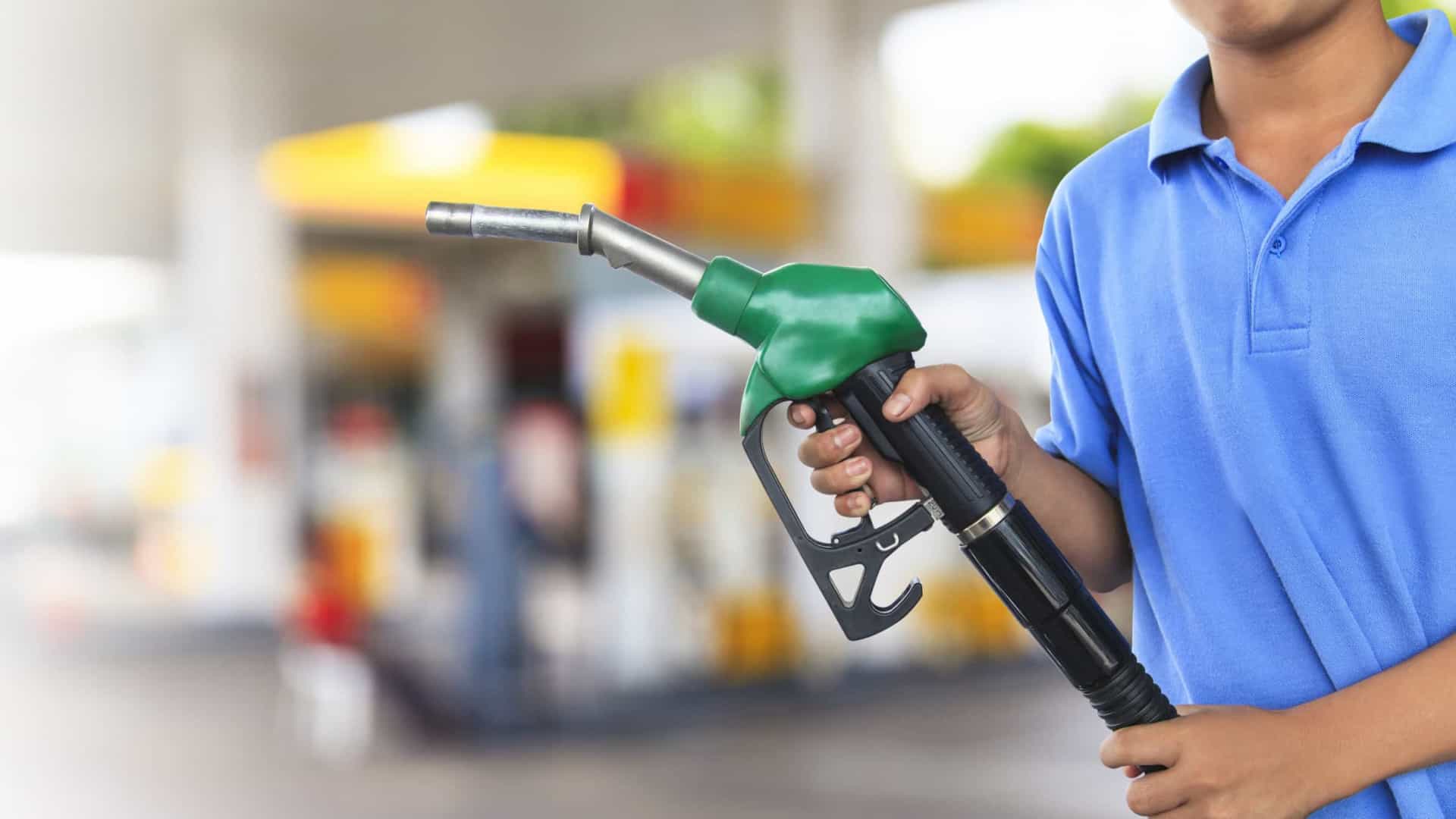 Preço da gasolina chega a R$ 8,399 no RJ e diesel a R$ 7,980 na Bahia