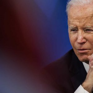 Biden evoca Guerra Fria e diz que Rússia ‘estrangula a democracia