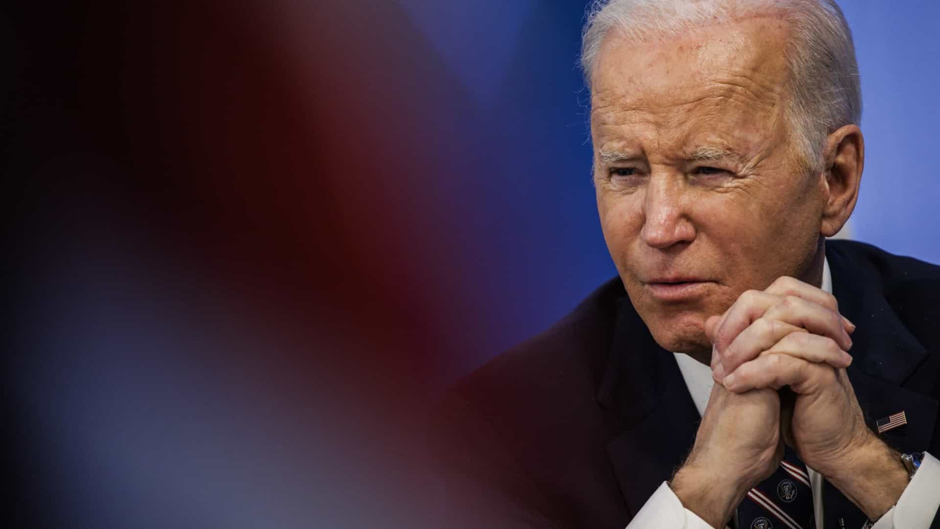 Biden evoca Guerra Fria e diz que Rússia ‘estrangula a democracia