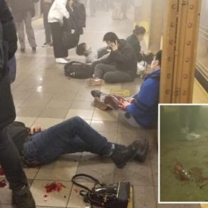 URGENTE: Varias personas han recibido disparos y se han encontrado artefactos explosivos en una estación de metro de New York
