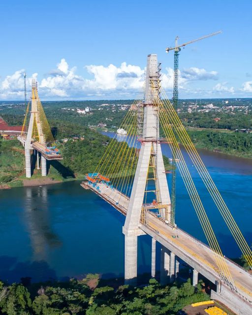 Puente Presidente Franco – Foz de Iguazú, a menos de 200 metros de unirse