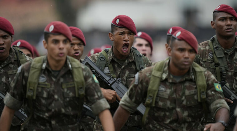 Viagra, prótesis de pene y medicina: bromas y cuestionamientos por gastos del Ejército Brasileño