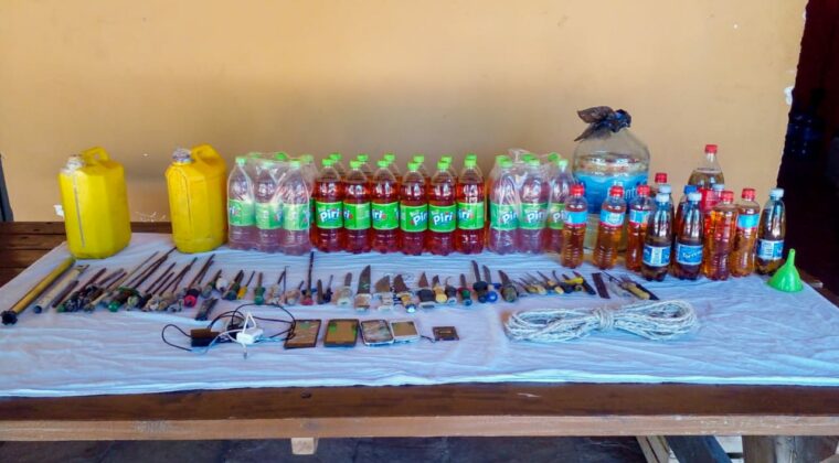 Requisan armas, drogas, celulares y bebidas alcohólicas de los penales de Emboscada y Concepción