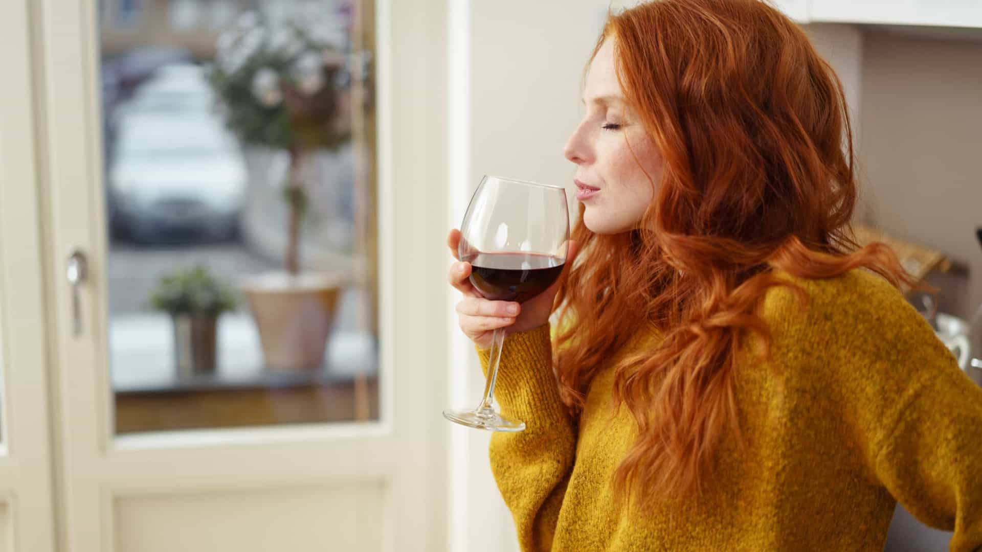 Beber vinho às refeições reduz risco de doença ‘silenciosa’ e assassina