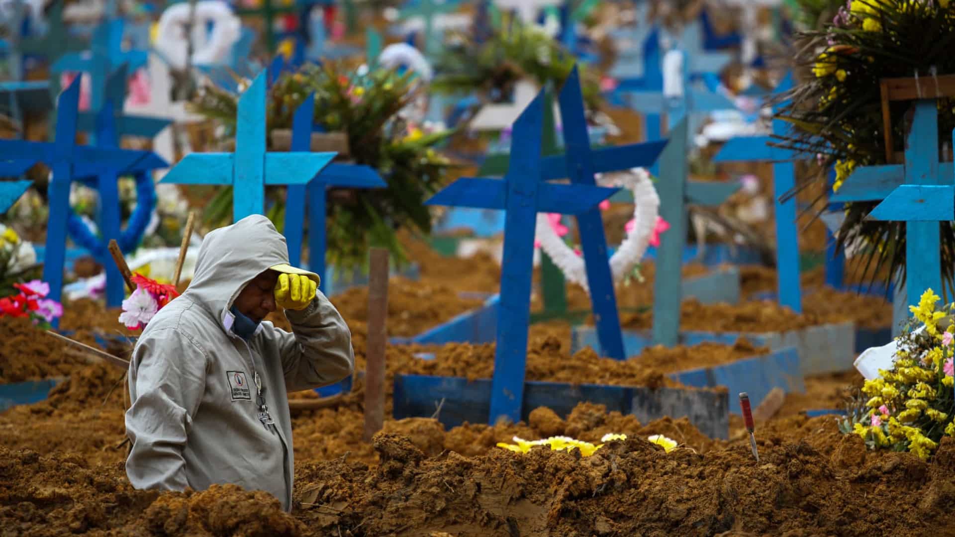 Brasil registra 245 óbitos em 24h e supera 660 mil mortes por covid-19