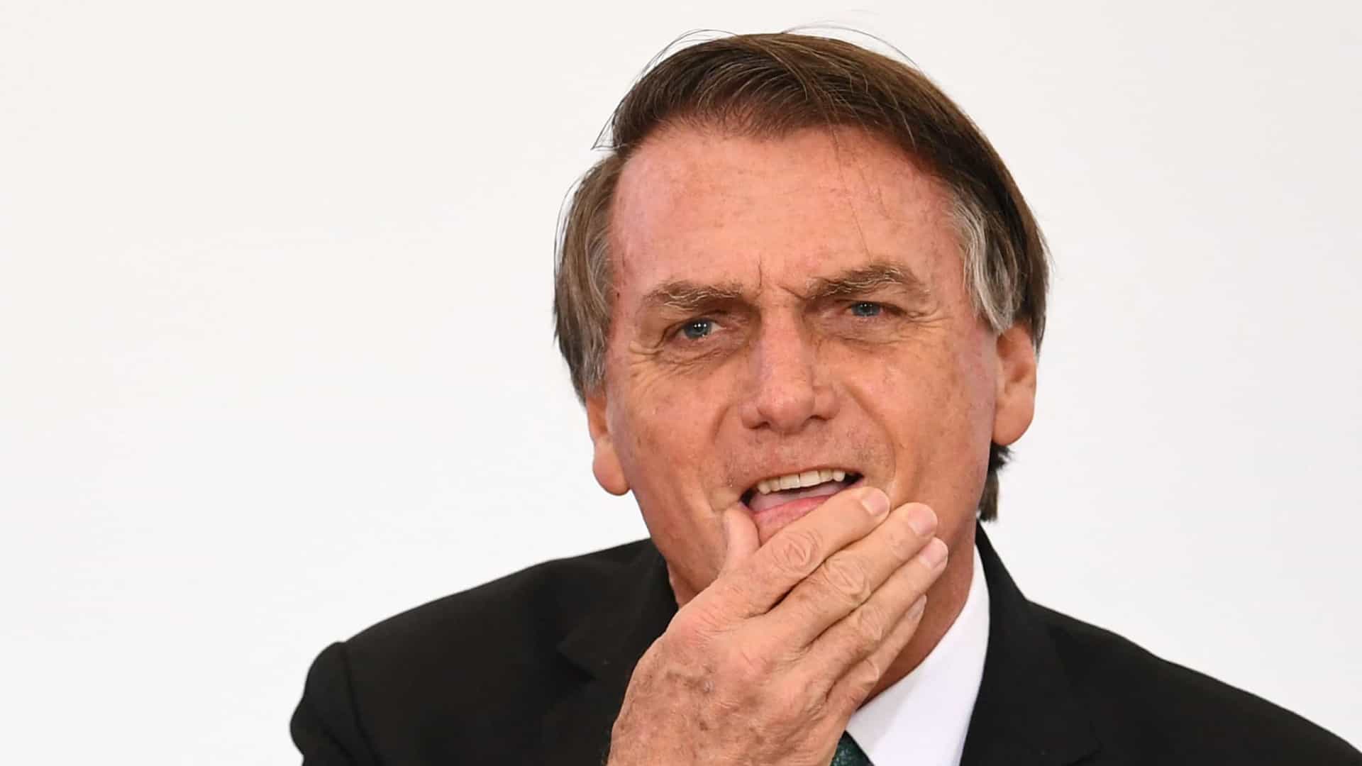 Bolsonaro ironiza ao responder a apoiador sobre sigilos: ‘Em 100 anos saberá’