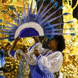 Rio: carnaval renasce no Sambódromo após dois anos de pandemia