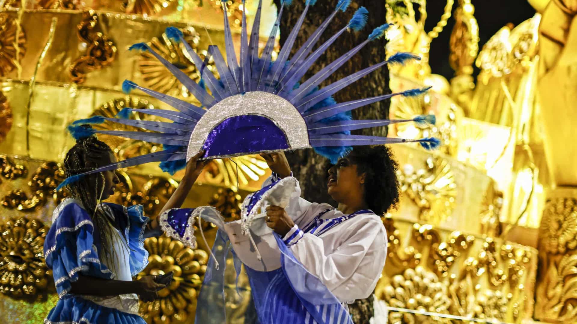 Rio: carnaval renasce no Sambódromo após dois anos de pandemia