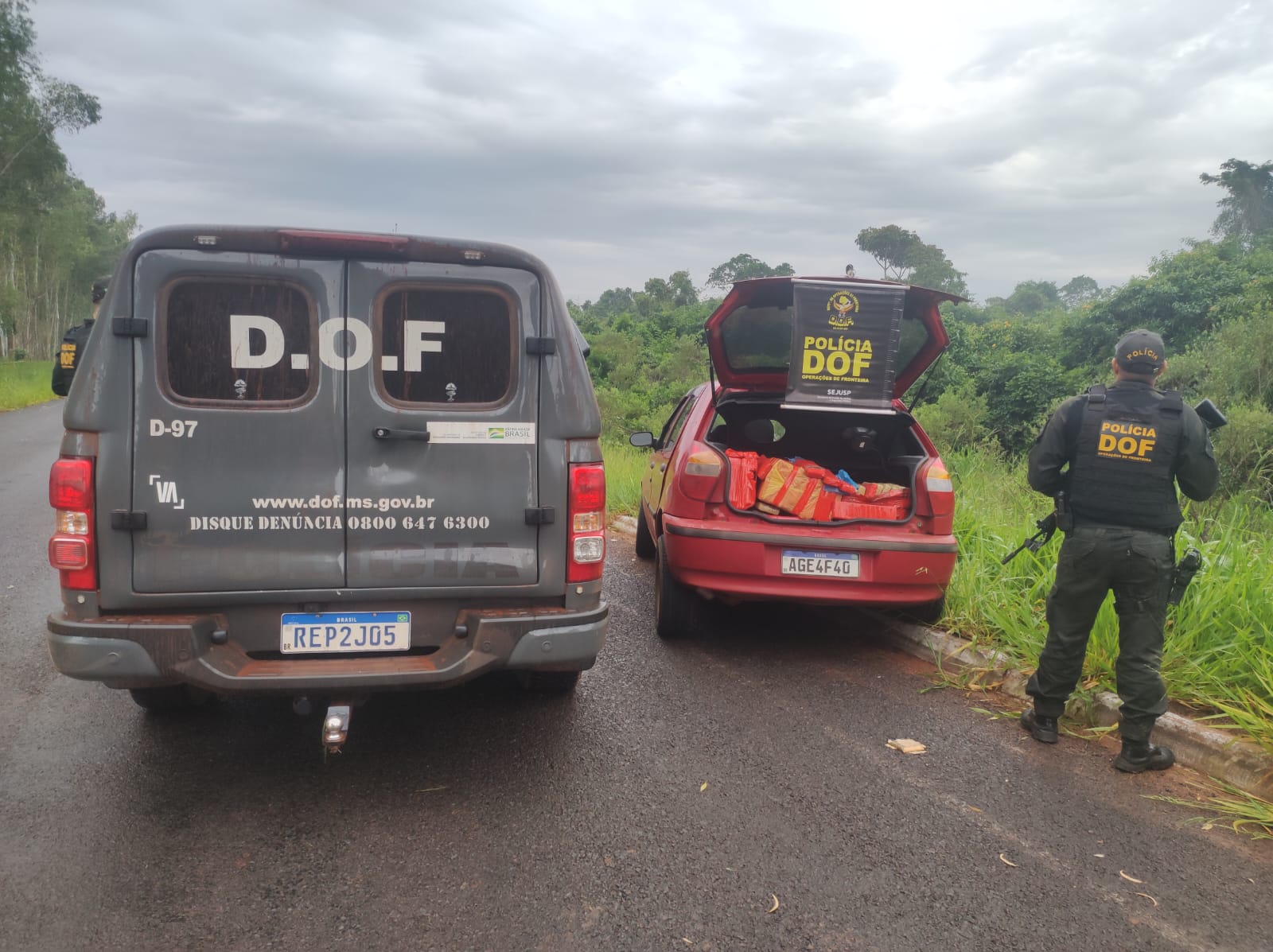 DOF apreende carro carregado com droga em Paranhos que seria levado ao Paraná