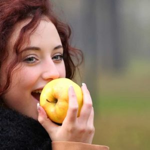 Doze benefícios surpreendentes da maçã para a saúde