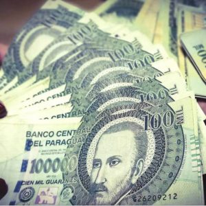 El guaraní es la moneda que menos valor pierde ante el dólar en la región￼