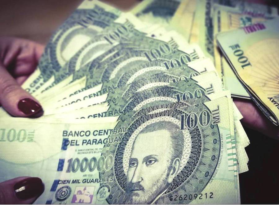 El guaraní es la moneda que menos valor pierde ante el dólar en la región￼