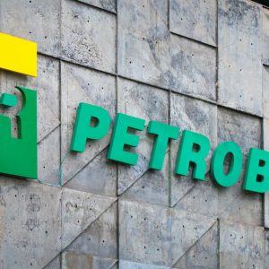 BRASIL.Governo pede à diretoria da Petrobras que adie reajuste de gasolina e diesel